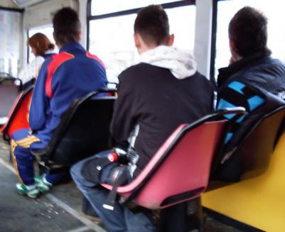 Proasta-creştere a adolescenţilor îngroapă tramvaiele în gunoaie